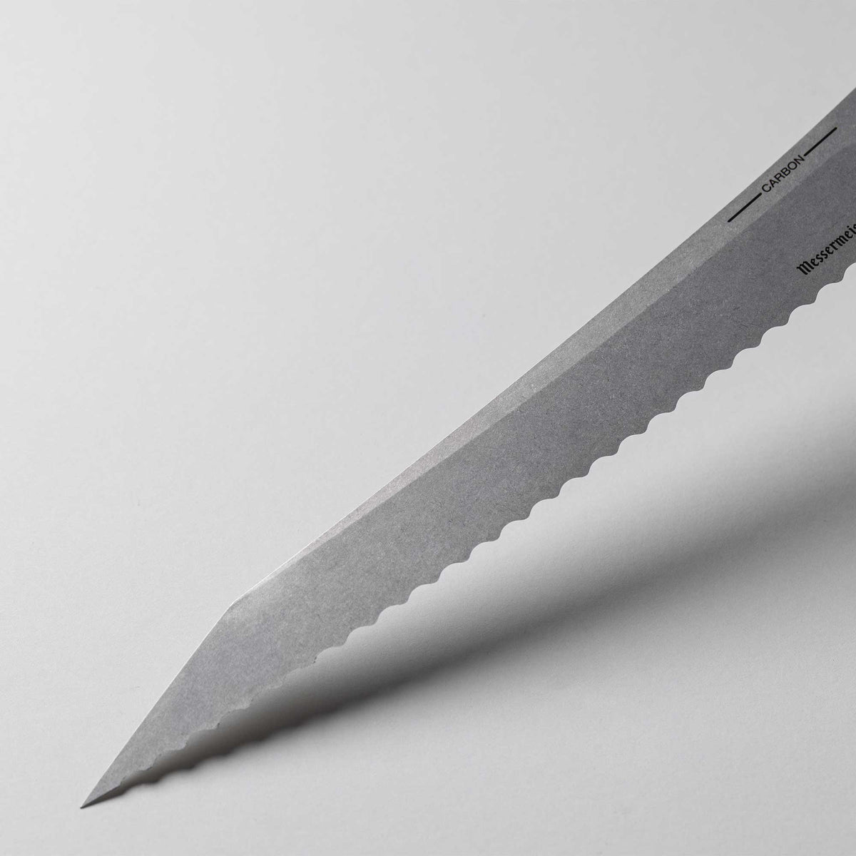 Carbon 23cm Scalloped Slicer